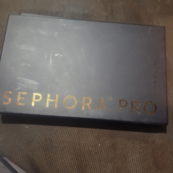 Tons of makeup - Picture 10 of 16